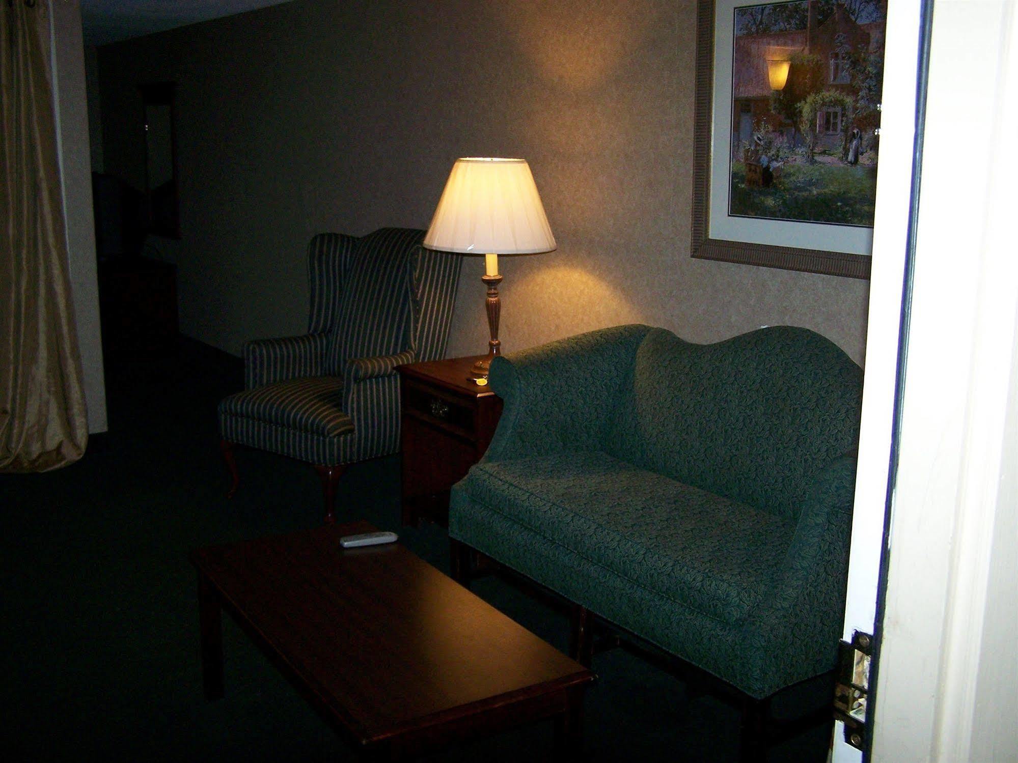 Seasons Inn And Suites Fort Smith Esterno foto